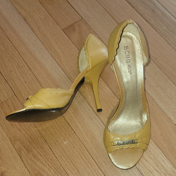 BCBGirls Yellow Glamorous Peep Toe Heels 8.5m - Picture 3 of 3